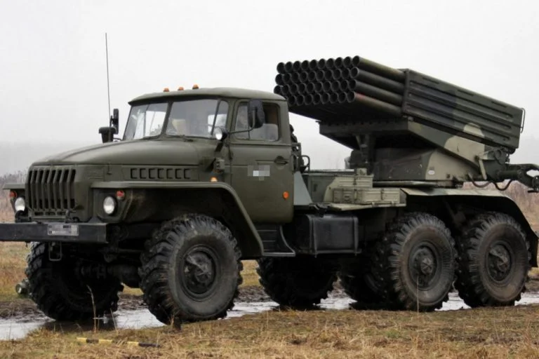 На Херсонщині українські військові FPV-дроном уразили російську РСЗВ