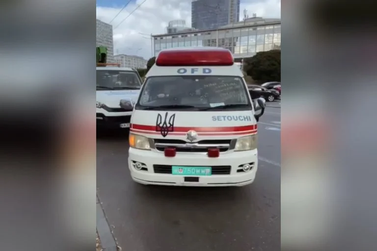 Херсонська лікарня отримала автомобіль “швидкої”