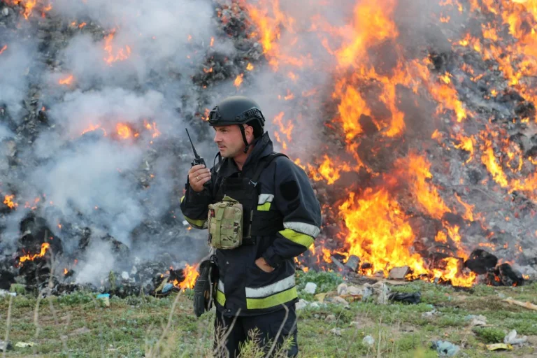 Уночі армія РФ обстріляла Корабельний район Херсона – поцілили у житлові квартали