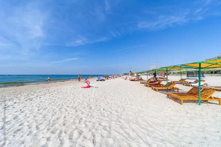 Як виглядає окуповане курортне селище Лазурне (відео)