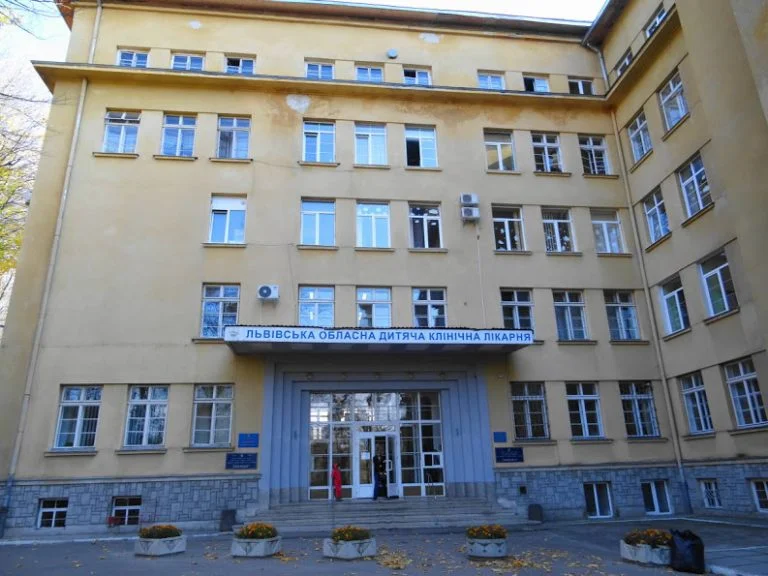 Підлітка, якого було поранено під час обстрілу Херсонщини, евакуювали до Львова