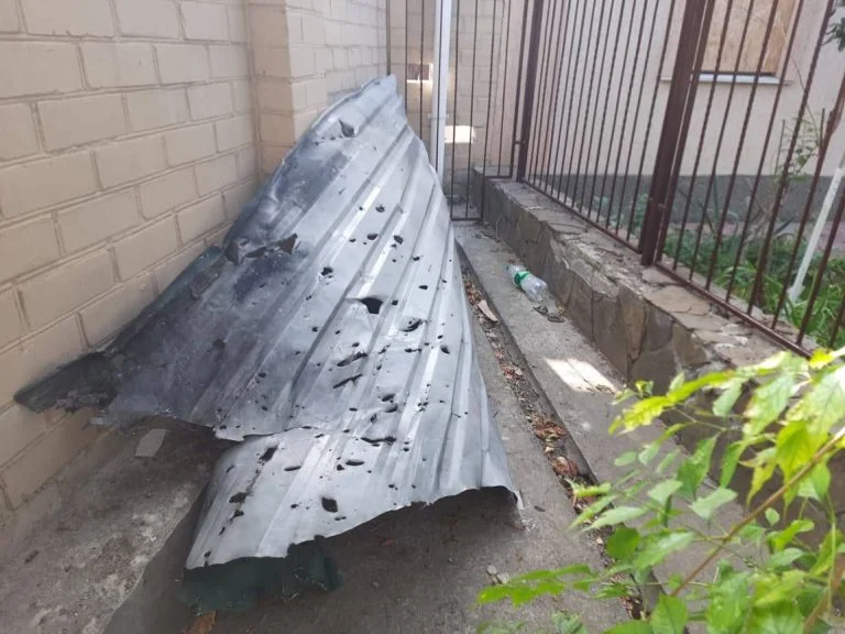 Окупанти знову вдарили по Херсону: є поранений