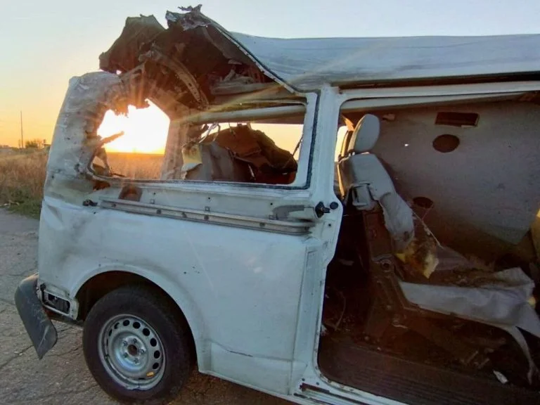 На Херсонщині ворожий дрон-камікадзе атакував автомобіль волонтерів