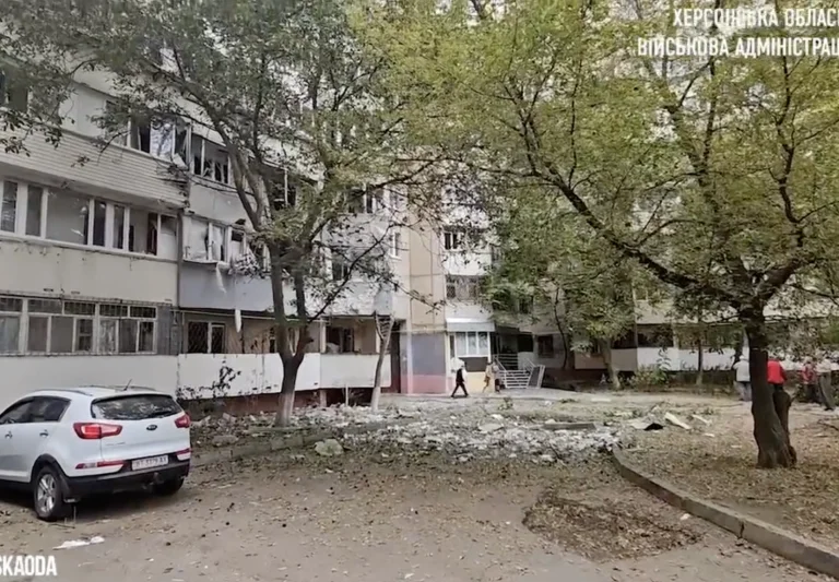 ХОВА показала наслідки нічного обстрілу Херсона (відео)
