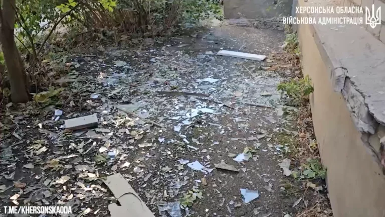 Херсонська ОВА показала наслідки ворожої атаки по автобазі Херсона (відео)