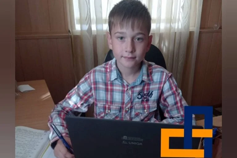 Фонд Сергія Притули передав ноутбуки школі-інтернату в Чорнобаївці