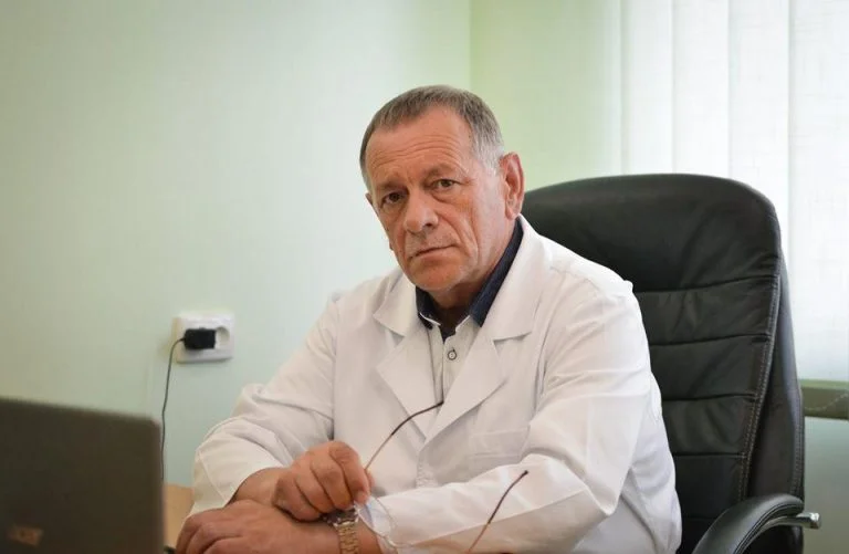 Херсонський лікар Віктор Гандзюк розповів про життя та роботу під російськими обстрілами