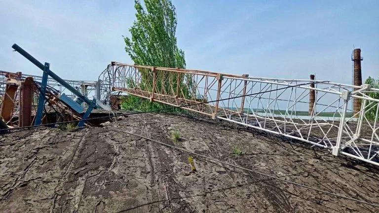 Через ворожий обстріл у Новобериславі пошкоджена вежа мобільного зв’язку