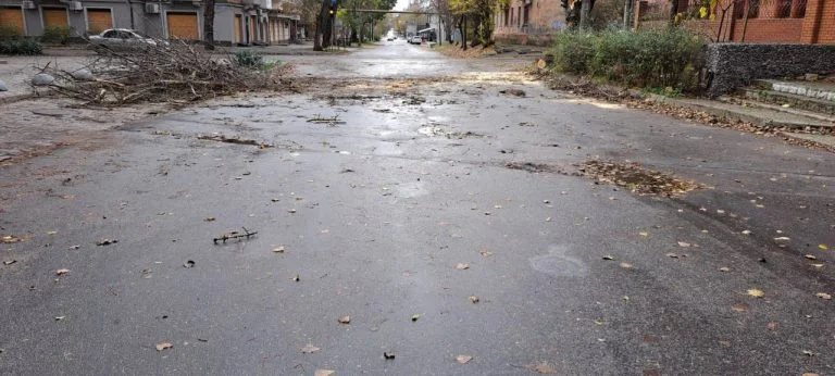 У Херсоні через негоду обмежено рух громадського транспорту