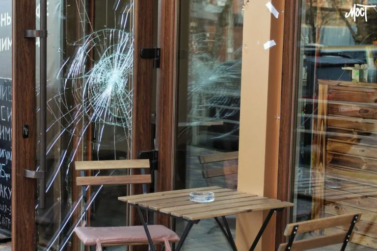 Завод, житлові квартали, навчальний заклад: росіяни за добу обстріляли Херсонщину 108 разів