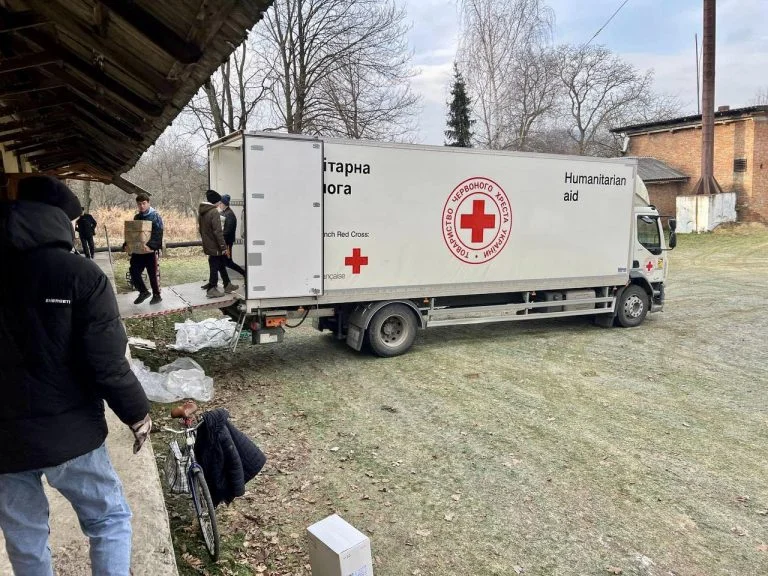Діти, евакуйовані з Херсона до Івано-Франківщини, отримали гуманітарну допомогу