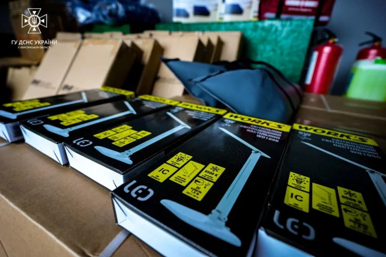 Рятувальники Херсонщини отримали пневмокаркасні намети