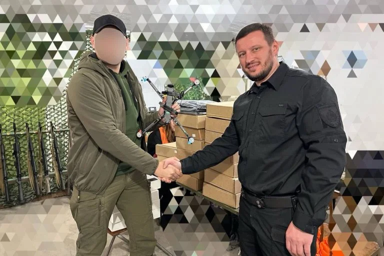 На Херсонщині морпіхам передали майже 50 FPV-дронів