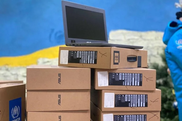 Херсонщині передали 645 ноутбуків для дітей