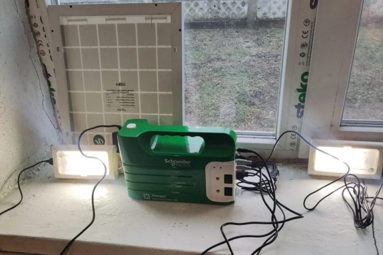 Новоолександрівській громаді передали 13 зарядних станцій і сонячних панелей