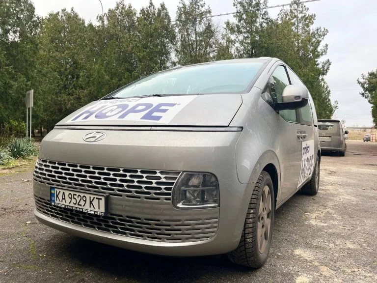 Херсонська лікарня отримала автомобіль від благодійників