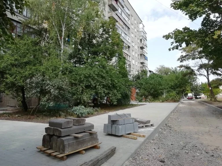 Ремонт під’їзного шляху до багатоповерхівок у Херсоні коштує майже пів мільйона гривень