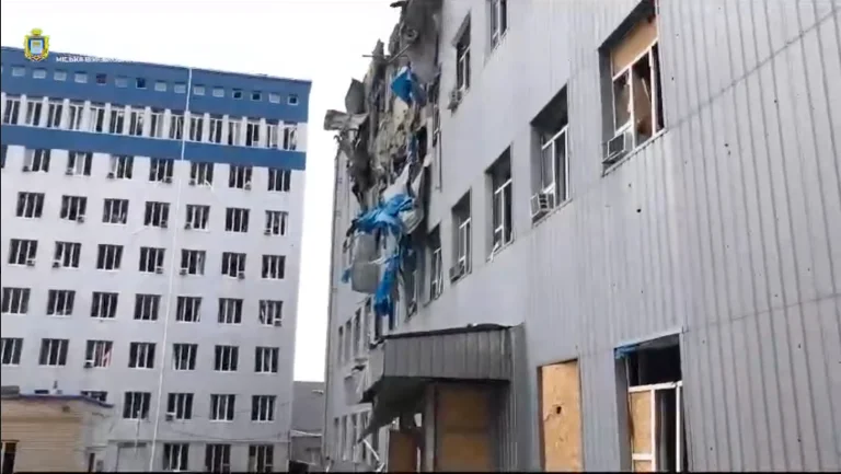 Херсонська МВА показала наслідки ворожих обстрілів Херсона (відео)