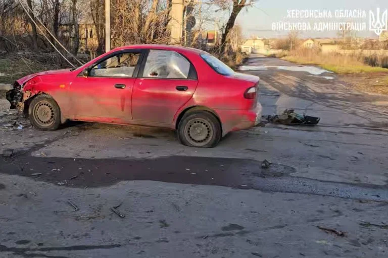 Росіяни обстріляли Дніпровський район Херсона: є загиблий