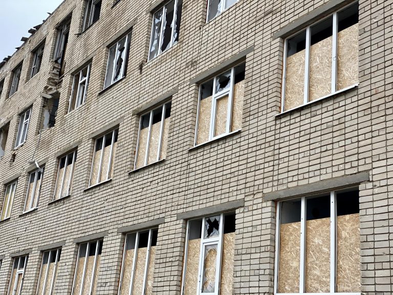 Який вигляд має аграрний ліцей на Херсонщині після російських обстрілів