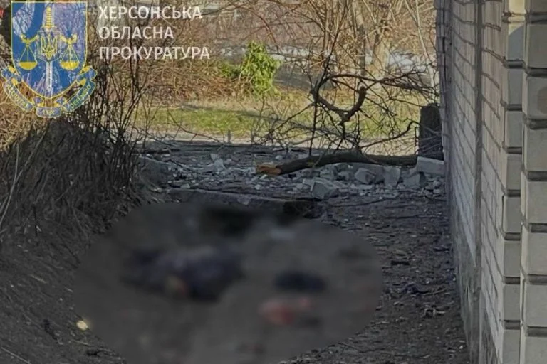 Прокуратура опублікувала фото з місця обстрілу Дніпровського району Херсона (ОНОВЛЕНО)