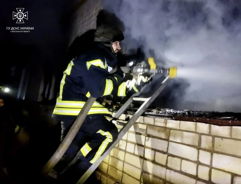 Унаслідок російського обстрілу на Херсонщині горіла багатоповерхівка
