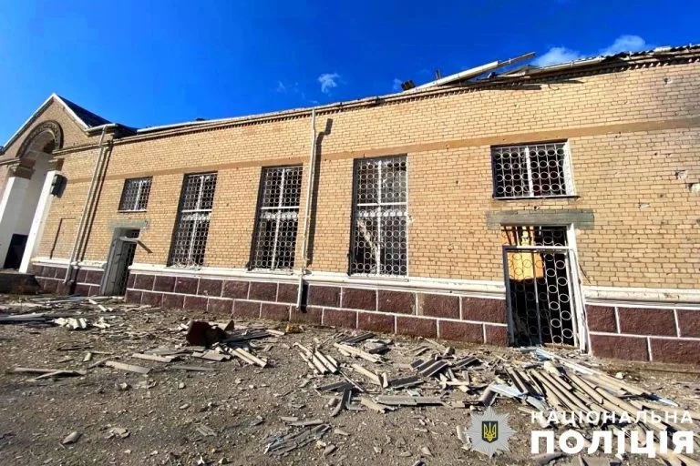 Росіяни за добу більше 100 разів обстріляли Херсонщину: є загиблий і поранені