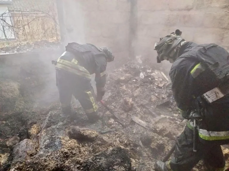Херсонські рятувальники виявили загиблого на пожежі