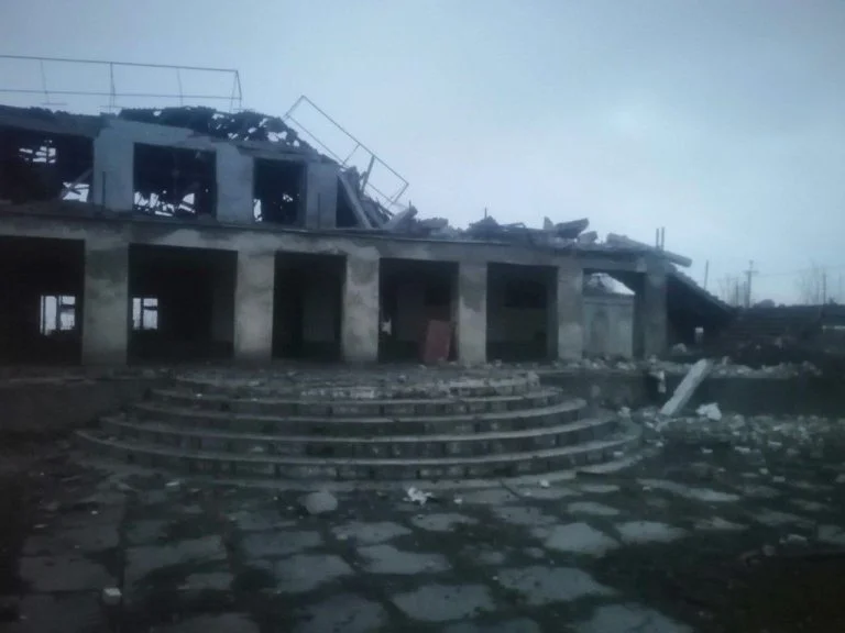 Російські військові скинули КАБ на пункт незламності у Бериславському районі