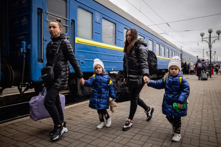 З правого берега Херсонщини залишилось евакуювати близько 100 дітей, – Прокудін