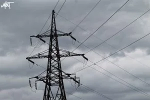 На тимчасово окупованій Херсонщині знеструмлено Генічеськ, Новоолексіївку та Арабатську Стрілку. Причиною називають аварійно-відновлювальні роботи, терміни відновлення не уточнюються.