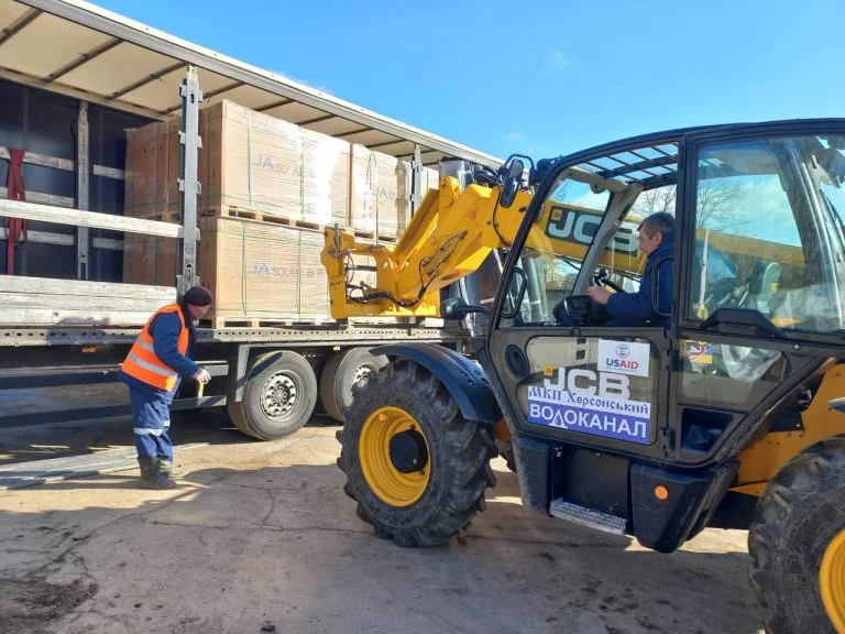 Німеччина надала понад 900 сонячних панелей Херсонській міській громаді