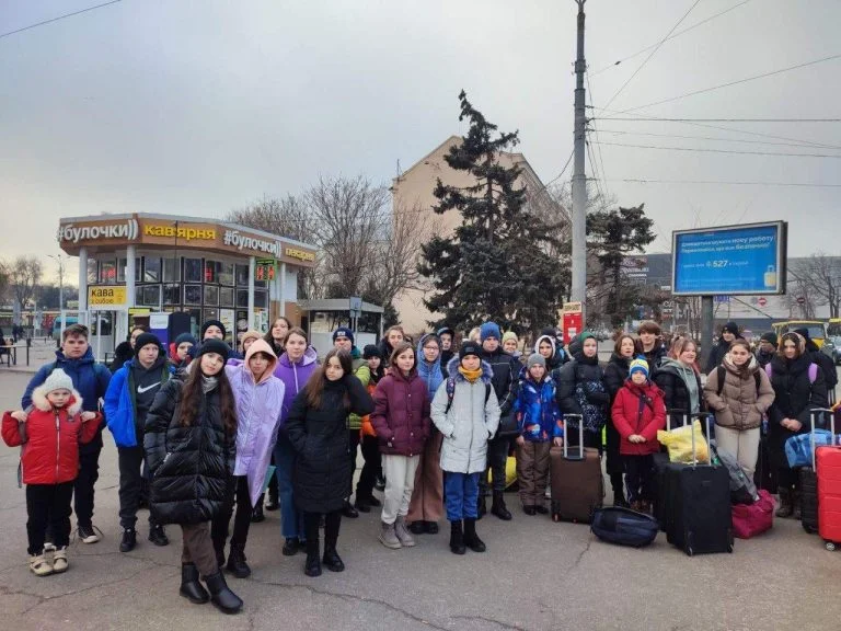 Діти з Херсонщини вирушили на 2 місяці до Польщі
