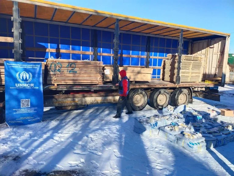 До селища Зимівник на Херсонщині доставили будівельні матеріали