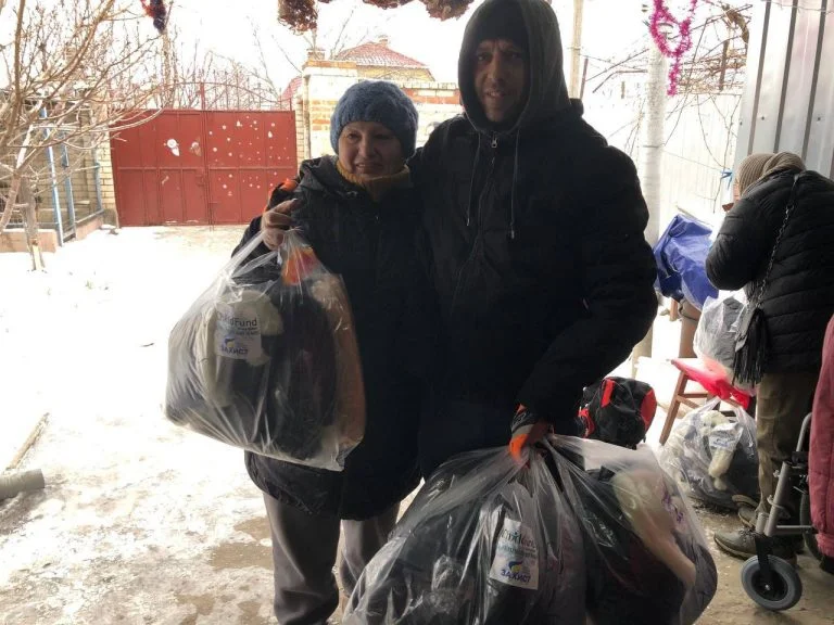 Учасники херсонської спільноти “Іринина родина” отримали теплі речі