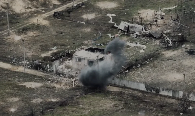 Поблизу Кринок на Херсонщині український дрон атакував військових армії РФ (відео)