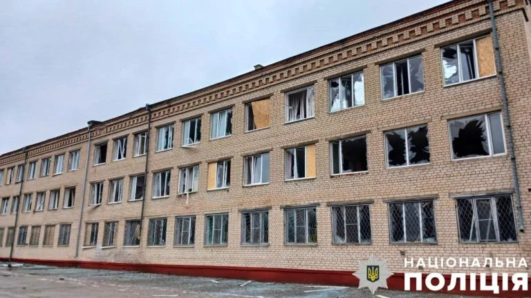 На території правобережної Херсонщини через агресію РФ пошкоджено 111 адмінбудівель та ЦНАПів