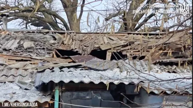 У Херсонській ОВА показали наслідки ворожих обстрілів середмістя Херсона (відео)