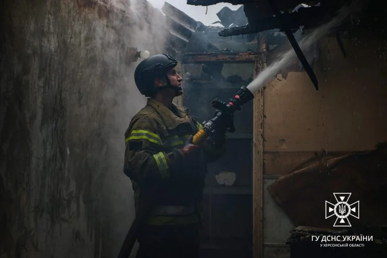 У Херсоні росіяни обстріляли бригаду пожежників