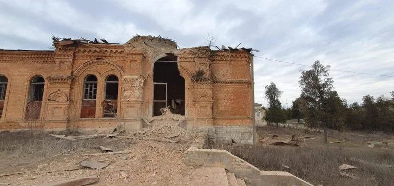 Наслідки обстрілу монастиря у селищі Червоний Маяк на Херсонщині (фото)