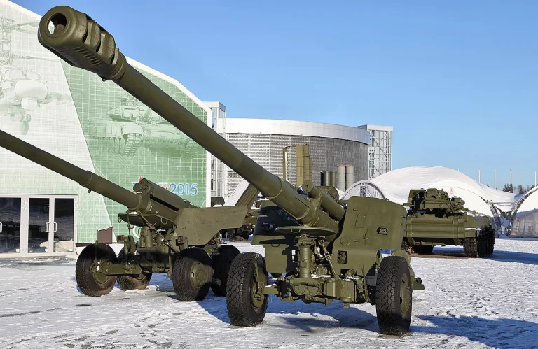 Українські військові на лівобережжі Херсонщини знищили ворожі бойову броньовану машину та гаубицю “Мста-Б”