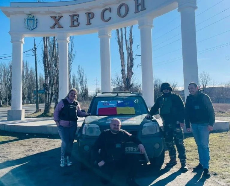 Польські волонтери передали оборонцям Херсонщини автівку та безпілотник