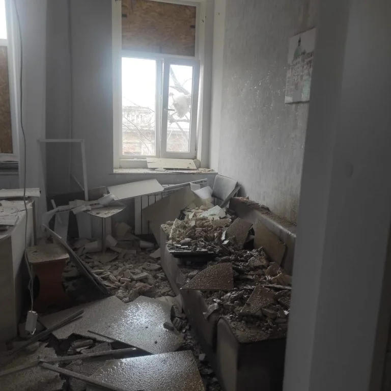 Російська армія поцілила в один із медичних закладів Херсона (фото)