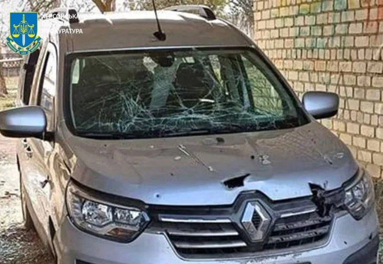 Росіяни скинули вибухівку на літнього чоловіка у Бериславі та обстріляли з артилерії Станіслав