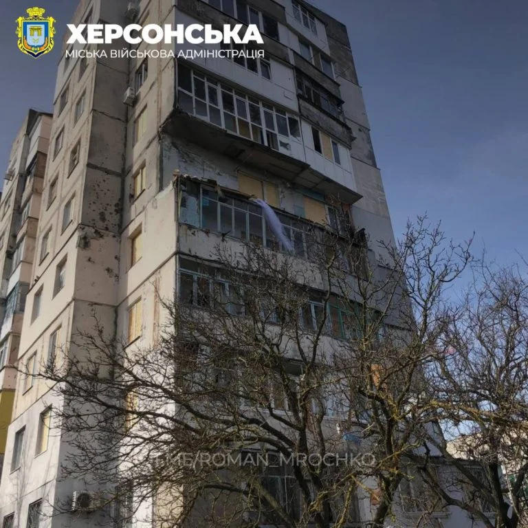 Херсонська МВА показала наслідки ворожих обстрілів Херсона на вихідних (фото)