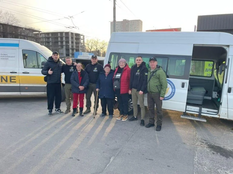 Волонтери евакуювали трьох жительок Бериславської громади до Німеччини