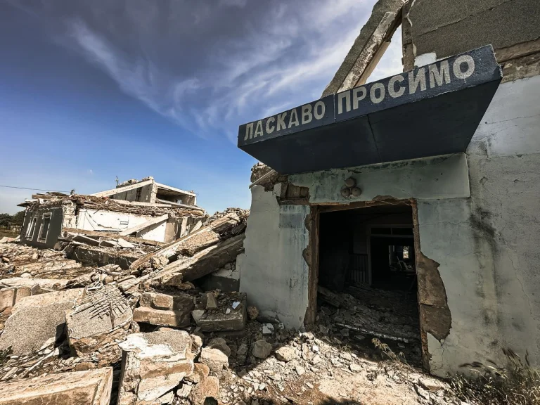 Через російський обстріл Ромашкового на Херсонщині постраждав місцевий житель