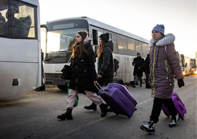 Із Новокаховської громади евакуювали ще 494 мешканців