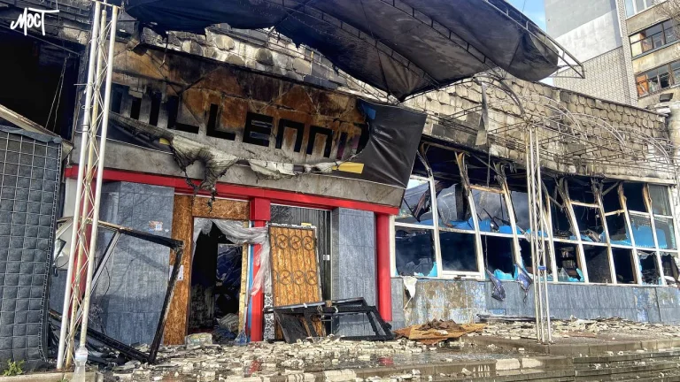 Російська армія обстріляла Херсон: поранено жінку