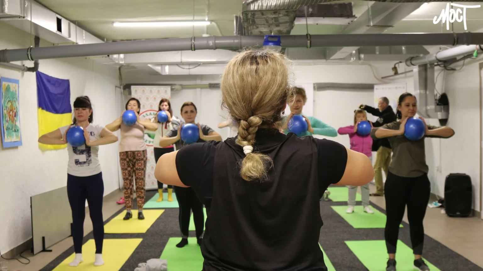 Пілатес у бомбосховищі: як херсонці займаються спортом під час обстрілів
